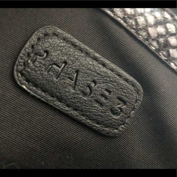 Snakeskin clutch (w/ strap) - Picture 5 of 7